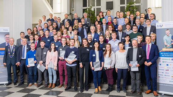 Personengruppe auf einer Treppe